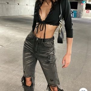 BLACK RIPPED MOM JEAN